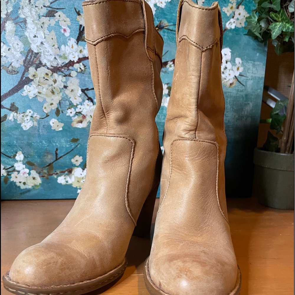 Born Womens Size 7.5 US Tan Leather Boho 70's Vibe High Heel Festival Boots